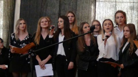 Obchody setnej rocznicy Niepodległości - akcja „Rekord dla Niepodległej” i wspólne śpiewanie pieśni patriotycznych.