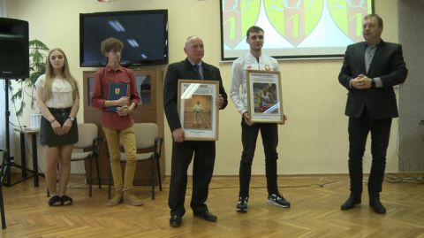 Kossakowscy z V LO na spotkaniu w Zespole Szkół Ponadgimnajalnych nr 1.