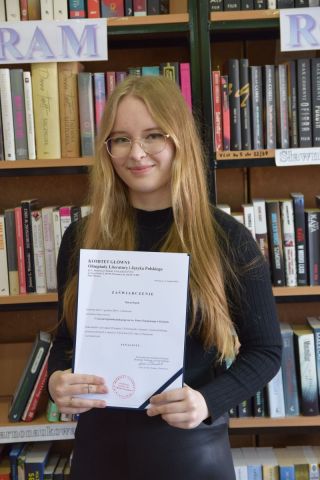 Marta Piątek z klasy 3f - finalistką III olimpiady literatury i języka polskiego!