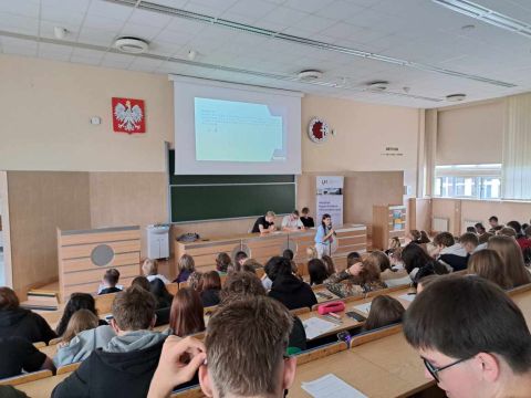 KIELECKI SALON MATURZYSTÓW – PERSPEKTYWY 2025