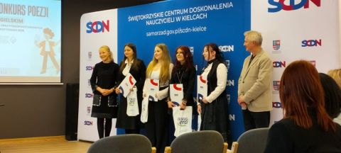 Sukces naszych uczennic w świętokrzyskim konkursie poezji w języku angielskim