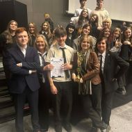 Praca nad powieścią „Stowarzyszenie Umarłych Poetów” uwieńczona sukcesem