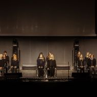 Praca nad powieścią „Stowarzyszenie Umarłych Poetów” uwieńczona sukcesem