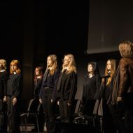 Praca nad powieścią „Stowarzyszenie Umarłych Poetów” uwieńczona sukcesem