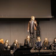 Praca nad powieścią „Stowarzyszenie Umarłych Poetów” uwieńczona sukcesem