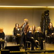 Praca nad powieścią „Stowarzyszenie Umarłych Poetów” uwieńczona sukcesem