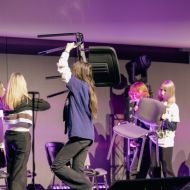 Praca nad powieścią „Stowarzyszenie Umarłych Poetów” uwieńczona sukcesem