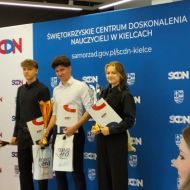 Sukces naszych uczennic w świętokrzyskim konkursie poezji w języku angielskim