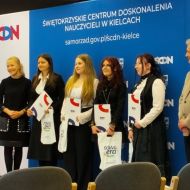 Sukces naszych uczennic w świętokrzyskim konkursie poezji w języku angielskim