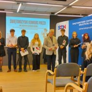 Sukces naszych uczennic w świętokrzyskim konkursie poezji w języku angielskim