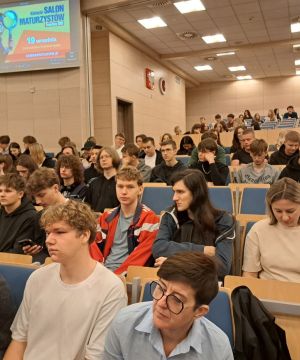 KIELECKI SALON MATURZYSTÓW – PERSPEKTYWY 2025