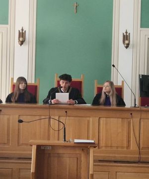 Sukces uczniów v l o. Im. ks. P. Ściegiennego  w Kielcach w konkursie prawniczym!