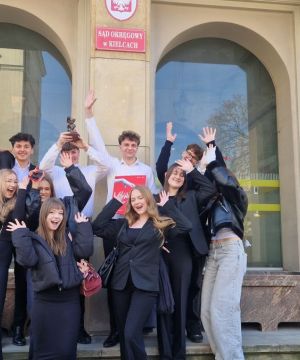 Sukces uczniów v l o. Im. ks. P. Ściegiennego  w Kielcach w konkursie prawniczym!