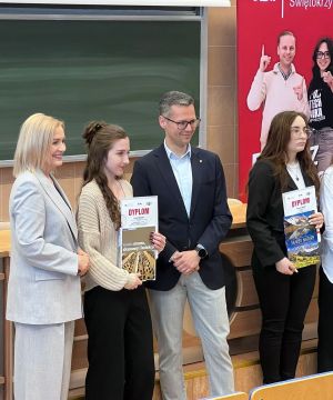 Uczniowie V LO nagrodzeni w finale Ogólnopolskiego Świętokrzyskiego Matematycznego Maratonu Maturalnego