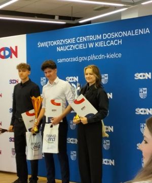 Sukces naszych uczennic w świętokrzyskim konkursie poezji w języku angielskim