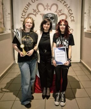 Sukces naszych uczennic w świętokrzyskim konkursie poezji w języku angielskim