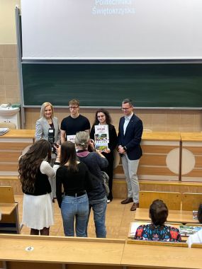 Uczniowie V LO nagrodzeni w finale Ogólnopolskiego Świętokrzyskiego Matematycznego Maratonu Maturalnego