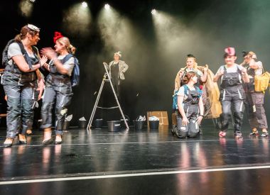 Statuetka  Świętokrzyskiej  Szkoły Teatru dla V LO w Kielcach